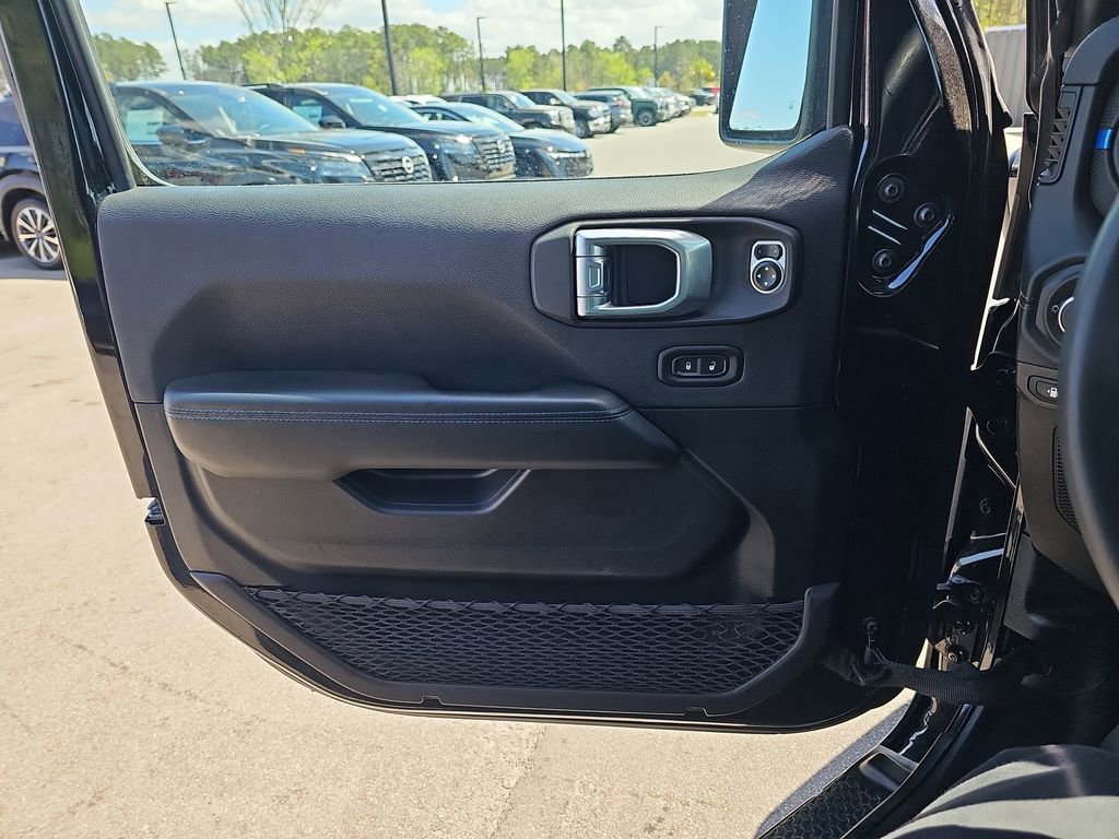 Used 2024 Jeep Wrangler Unlimited Rubicon 4xe image 32