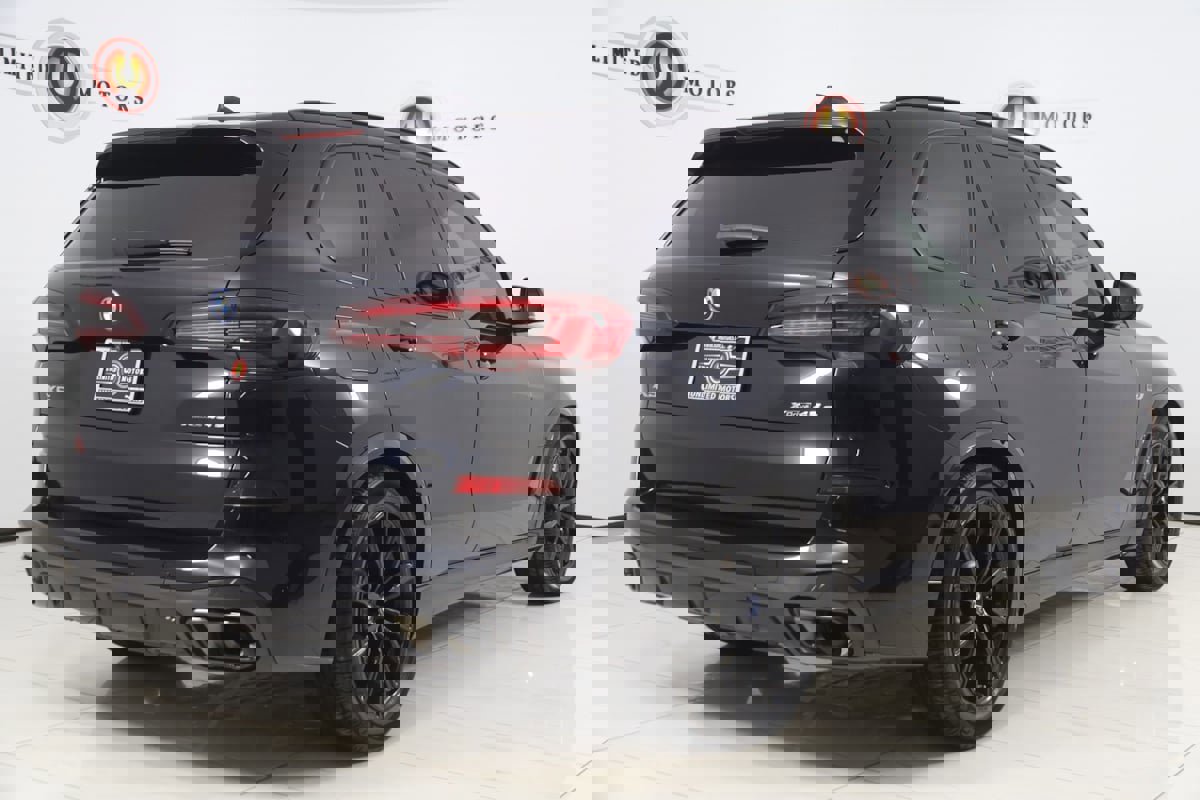 Used 2023 BMW X5 xDrive45e w/ M Sport Package image 3