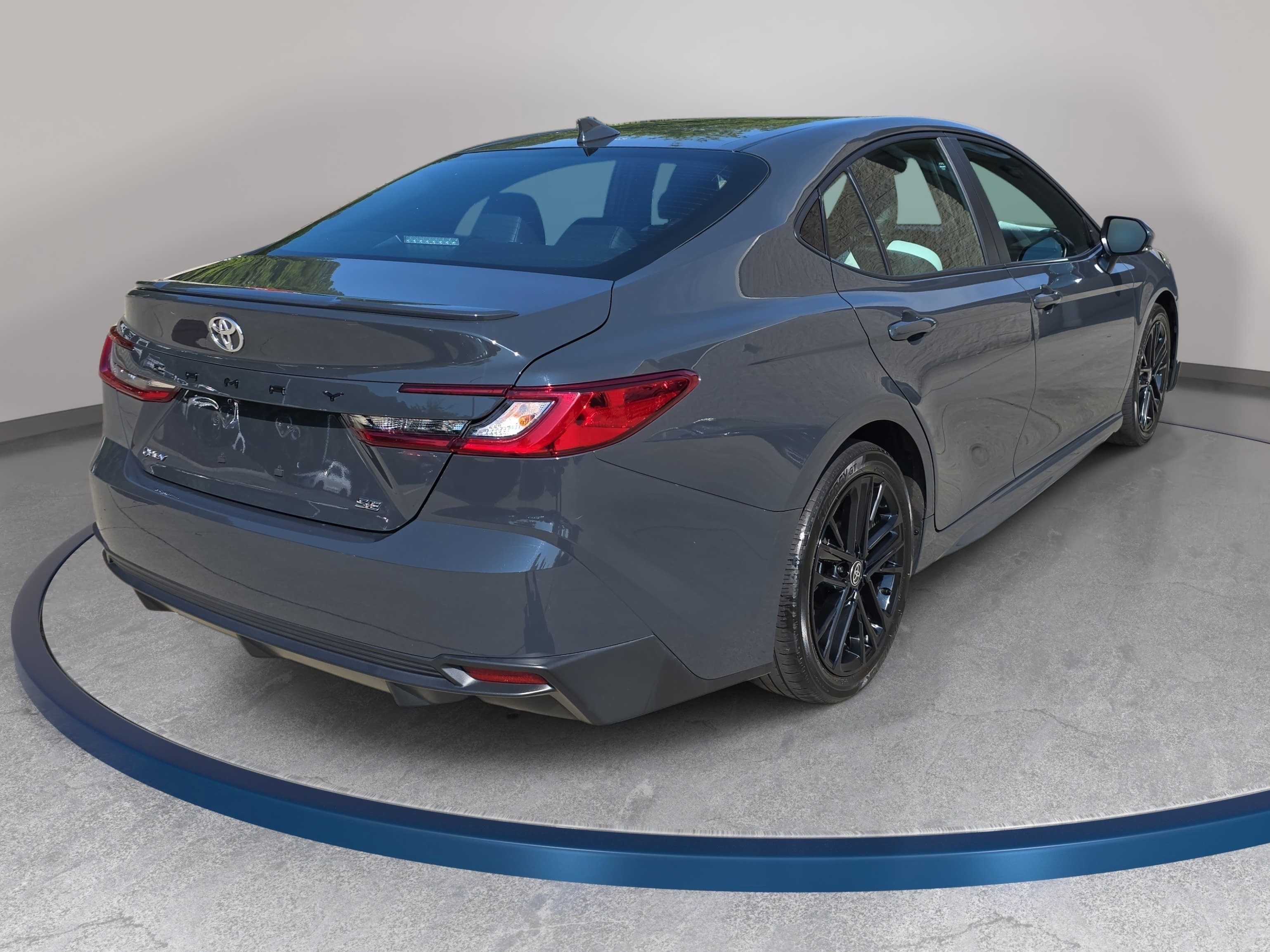 Used 2025 Toyota Camry SE w/ Convenience Package FWD image 5