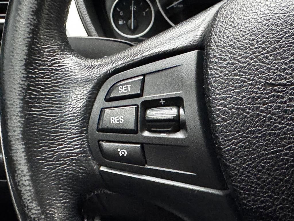 Used 2018 BMW 320i xDrive Sedan image 30