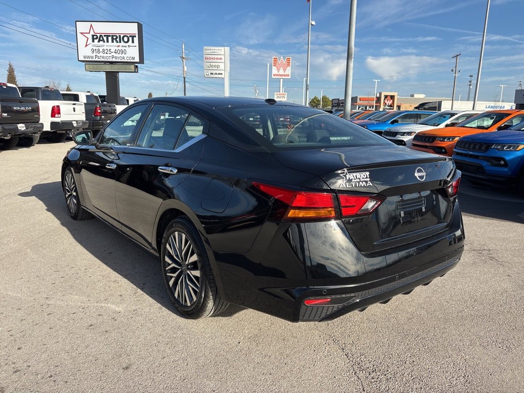 Used 2025 Nissan Altima 2.5 SV image 4