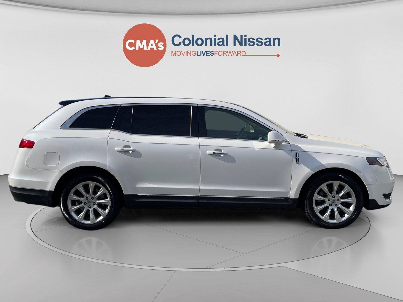 Used 2018 Lincoln MKT AWD image 6