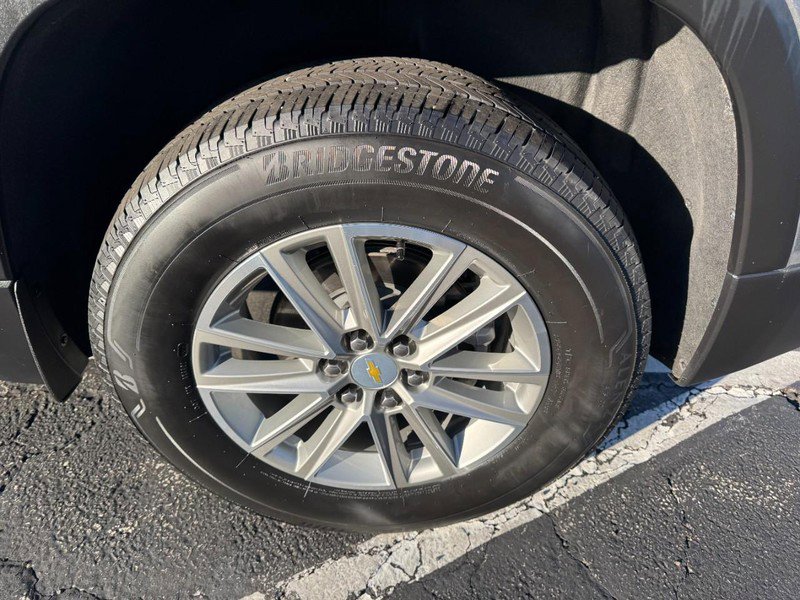 Used 2023 Chevrolet Traverse LT image 7