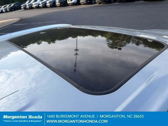 Used 2017 Toyota Highlander XLE w/ Carpet Mat Package AWD/4WD image 12