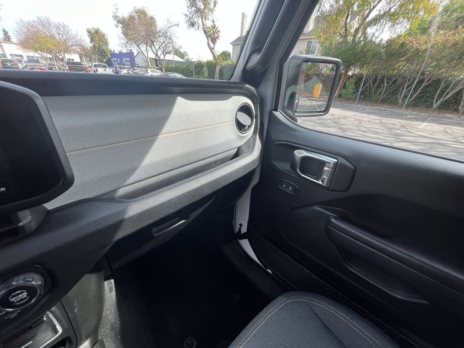 Used 2025 Jeep Wrangler Unlimited Sport AWD/4WD image 34