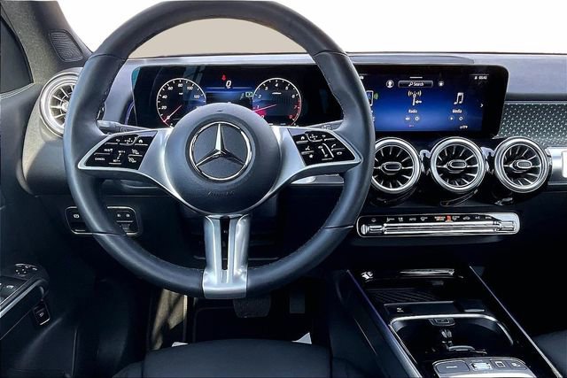 Certified 2025 Mercedes-Benz GLB 250 4MATIC image 11