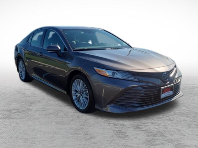 Used 2020 Toyota Camry XLE image 3