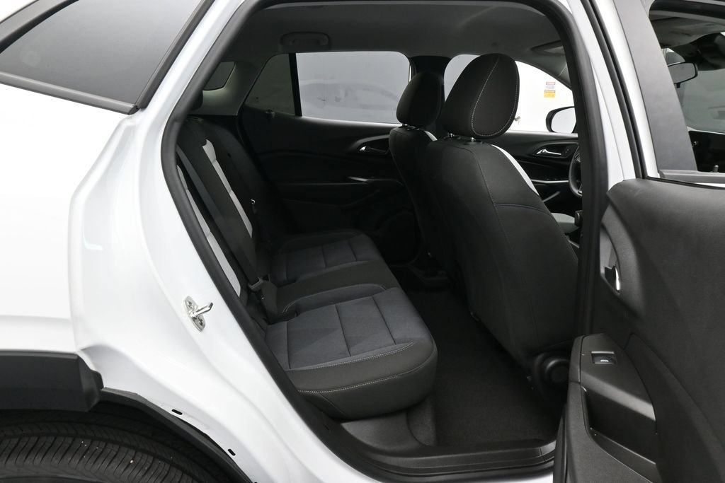 Used 2025 Chevrolet Trax LS FWD image 31