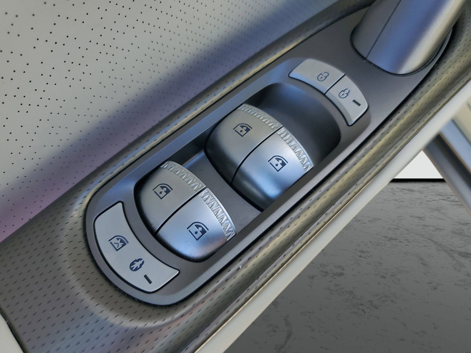 Used 2023 Genesis GV60 Advanced AWD/4WD image 21