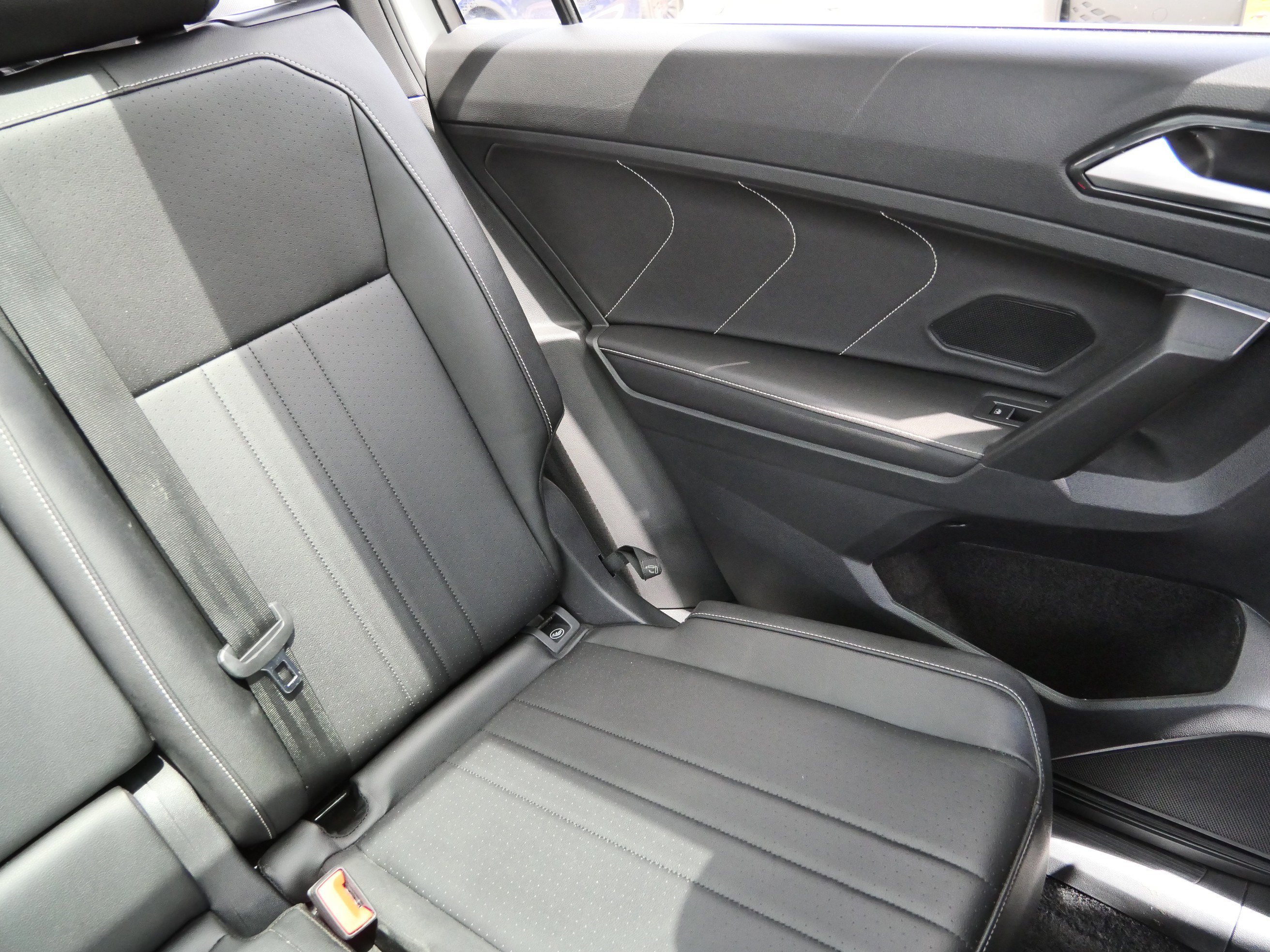Used 2023 Volkswagen Tiguan SE R-Line FWD image 14