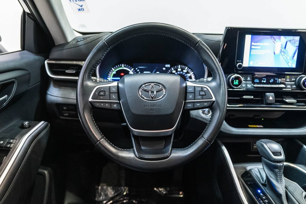 Used 2023 Toyota Highlander XLE AWD/4WD image 16