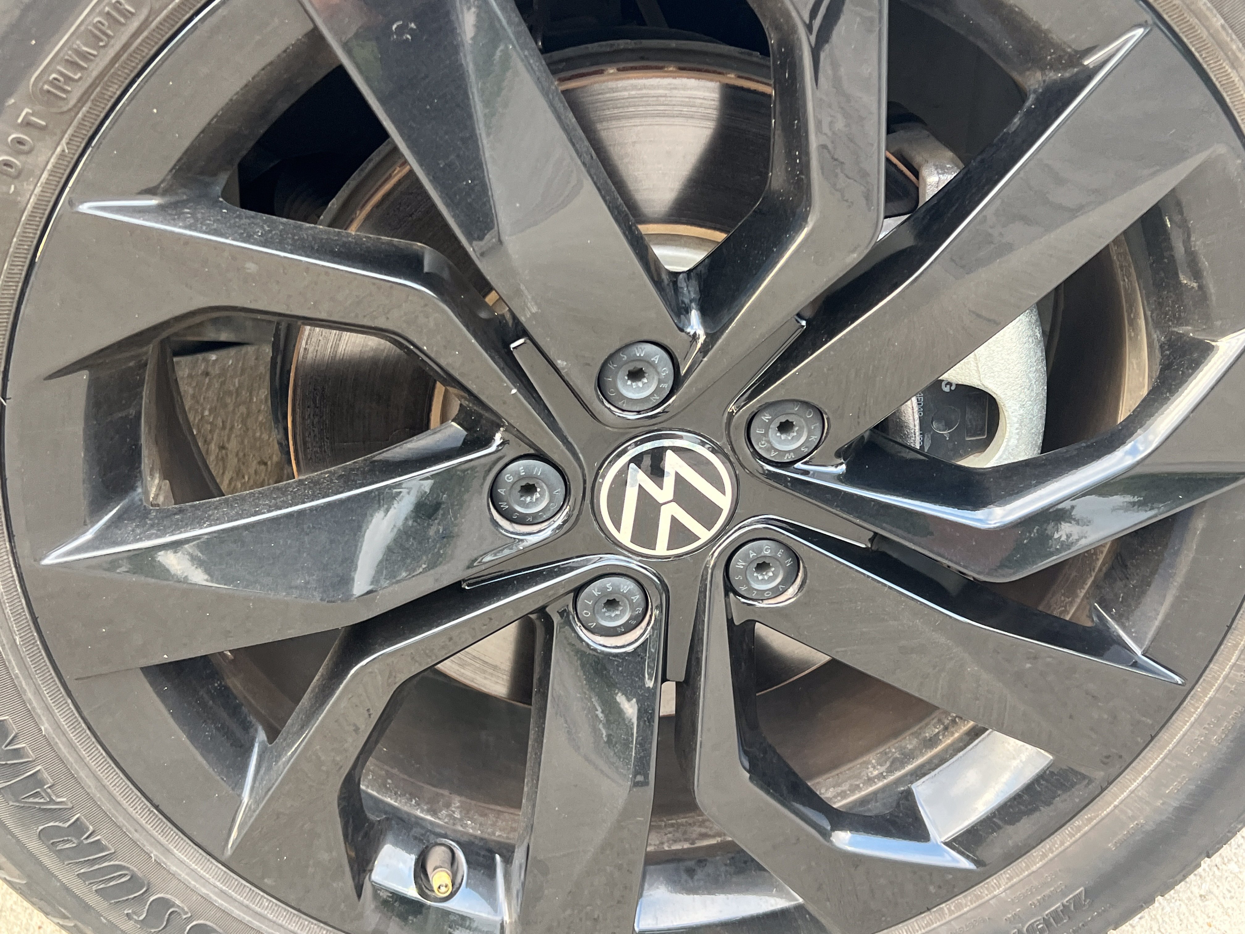 Used 2023 Volkswagen Taos SE w/ Panoramic Sunroof Package FWD image 12