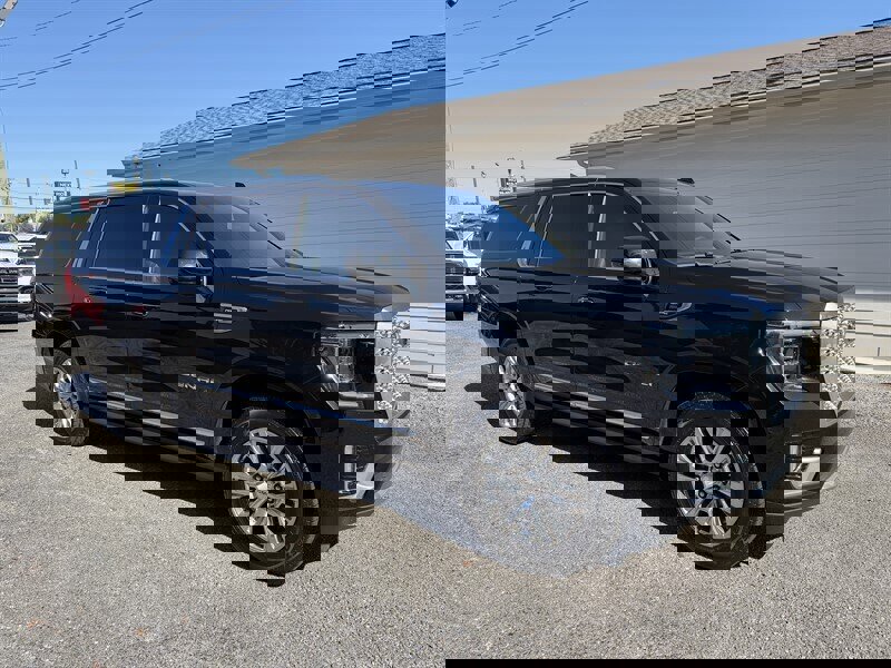 Used 2023 GMC Yukon XL Denali image 2