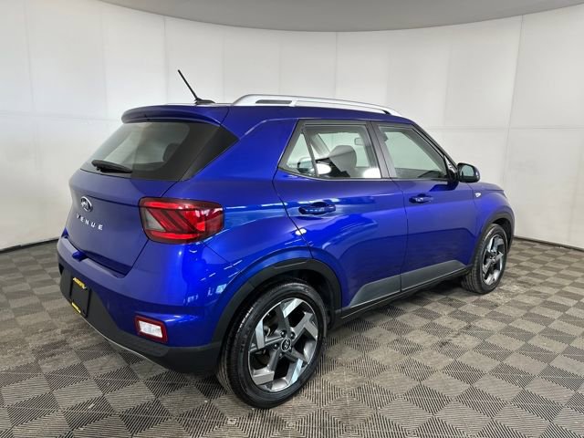 Used 2024 Hyundai Venue SEL image 3