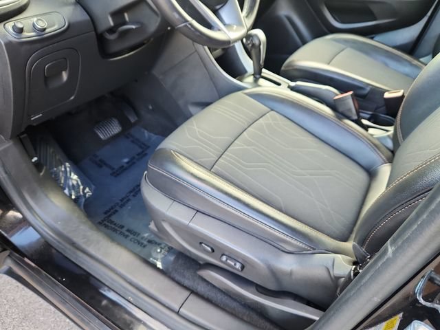 Used 2019 Chevrolet Trax LT w/ LT Convenience Package FWD image 21