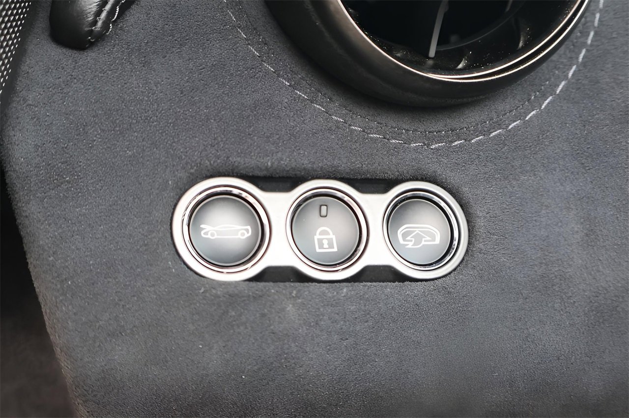 Used 2018 McLaren 720S Performance image 15