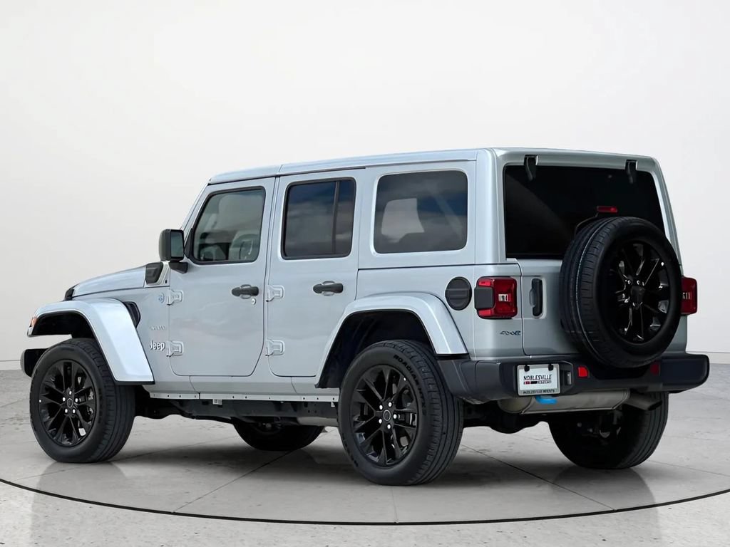 Used 2024 Jeep Wrangler Unlimited Sahara AWD/4WD image 5