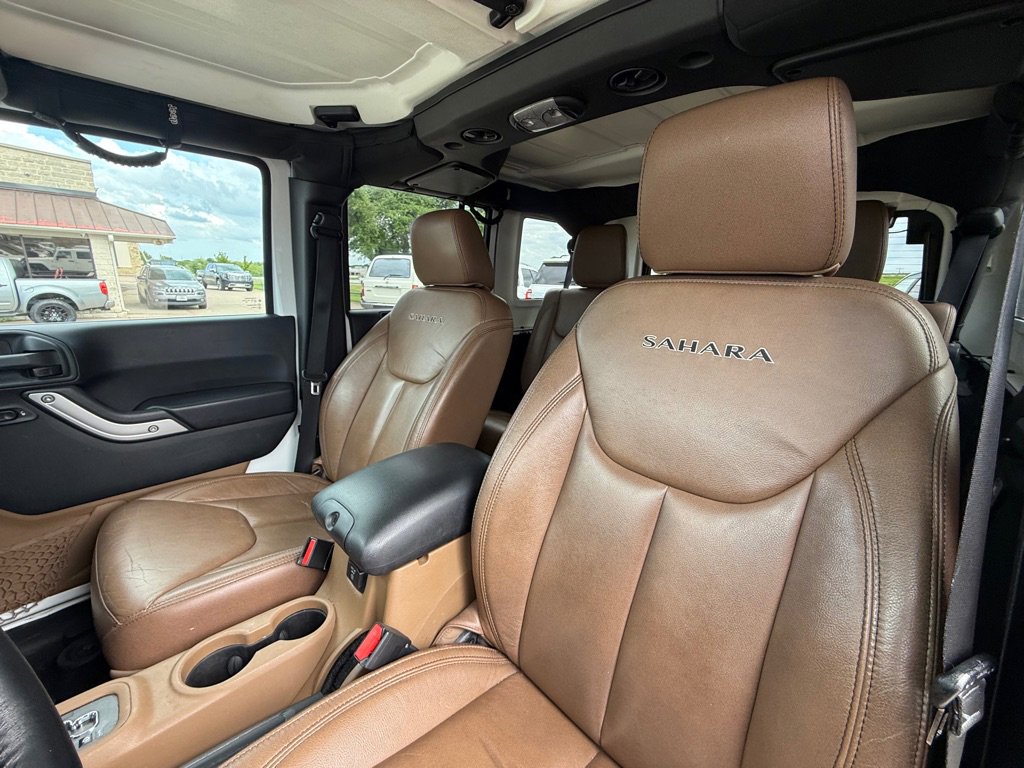 Used 2016 Jeep Wrangler Unlimited Sahara w/ Connectivity Group image 16