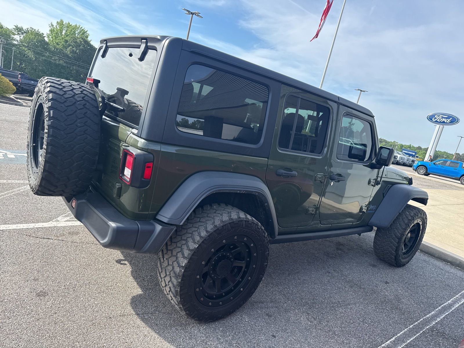 Used 2023 Jeep Wrangler Unlimited w/ Cold Weather Group image 8