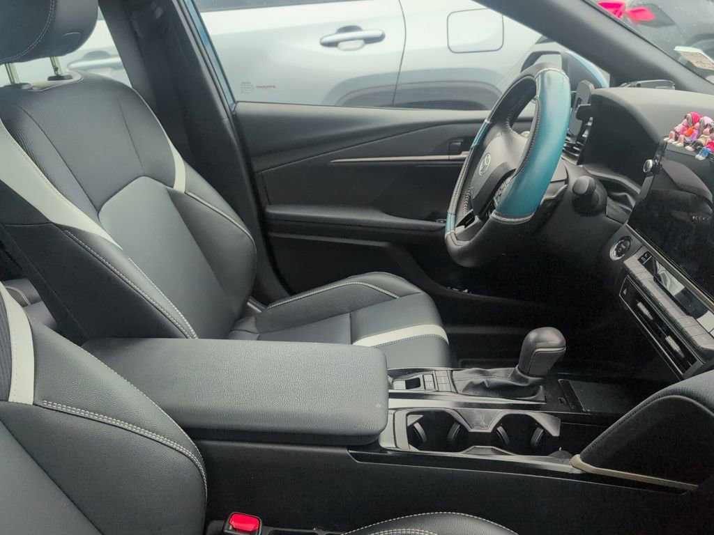 Used 2025 Toyota Camry SE w/ Multimedia Upgrade Package FWD image 2