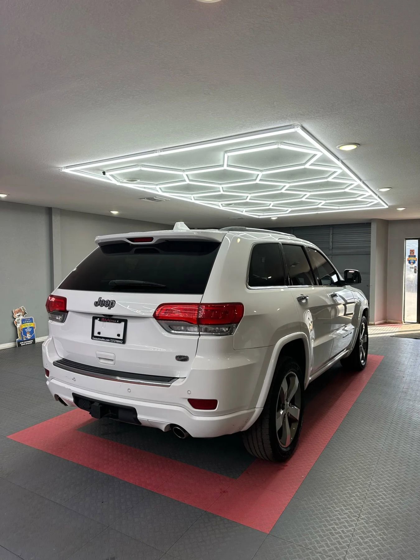 Used 2014 Jeep Grand Cherokee Overland w/ Advanced Technology Group image 6