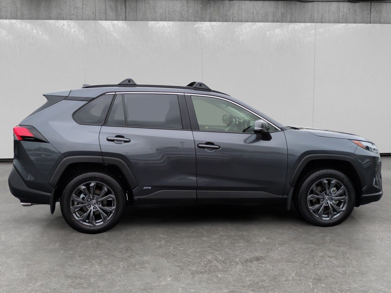 Used 2025 Toyota RAV4 XLE Premium w/ Weather Package AWD/4WD image 8