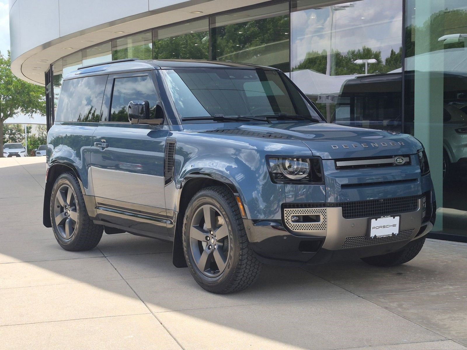 Used 2025 Land Rover Defender 90 X-Dynamic SE AWD/4WD image 7