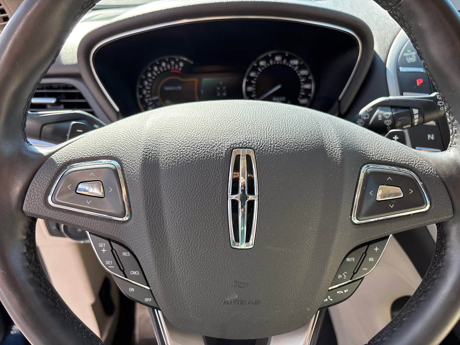 Used 2017 Lincoln MKC Select w/ Select Plus Package FWD image 16