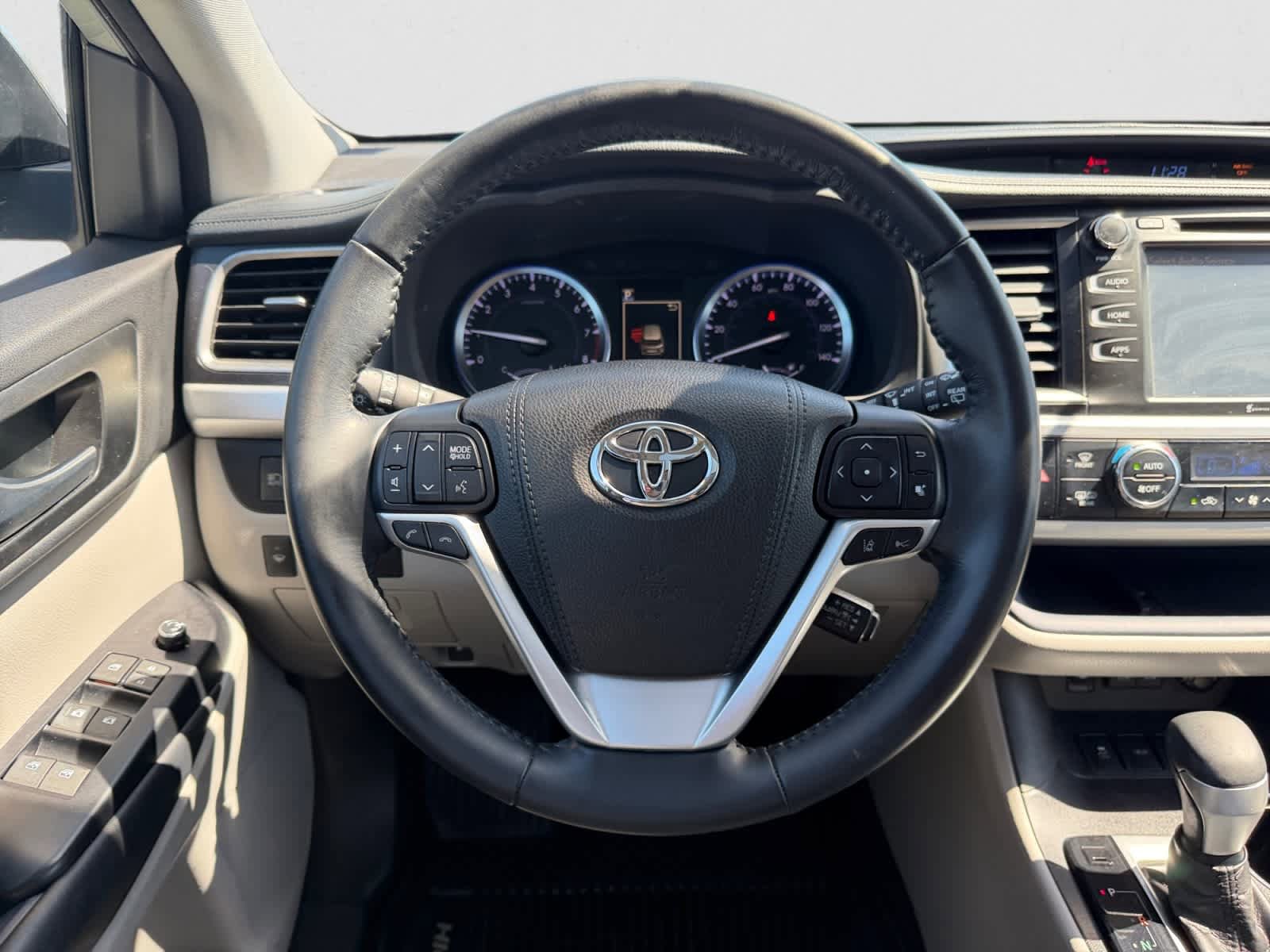 Used 2018 Toyota Highlander XLE AWD/4WD image 14