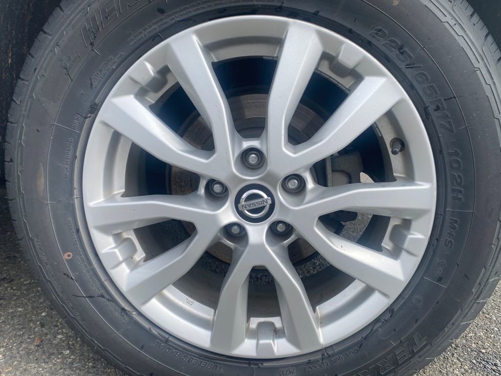 Used 2017 Nissan Rogue SV image 12