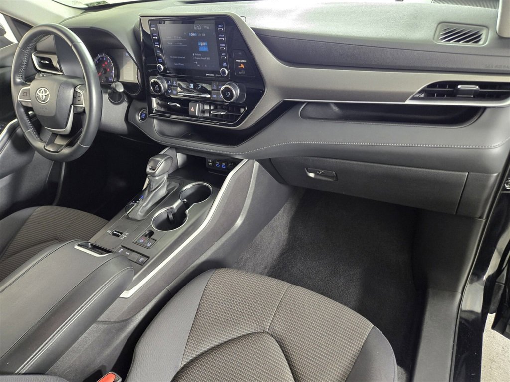 Used 2022 Toyota Highlander LE image 21