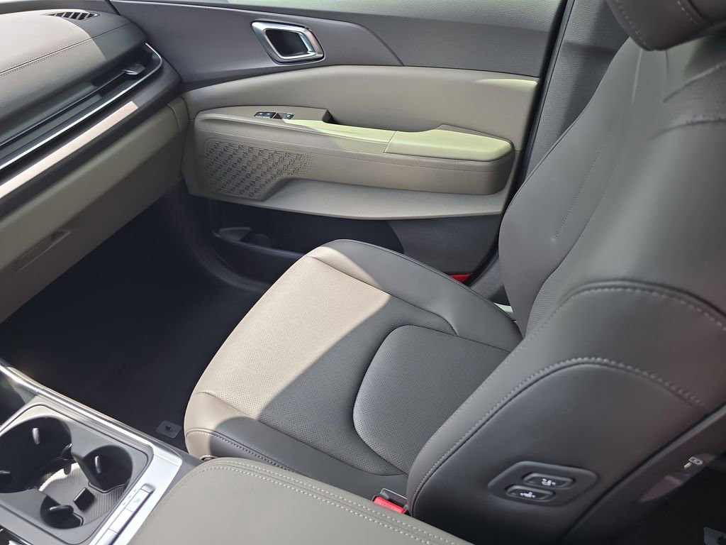 New 2026 Kia Carnival EX image 16