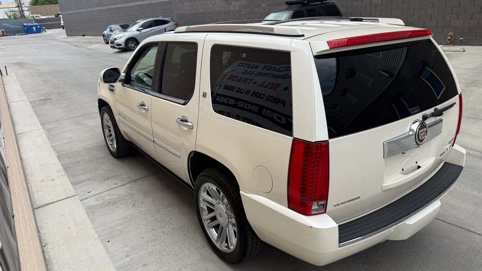 Used 2012 Cadillac Escalade Platinum AWD/4WD image 7