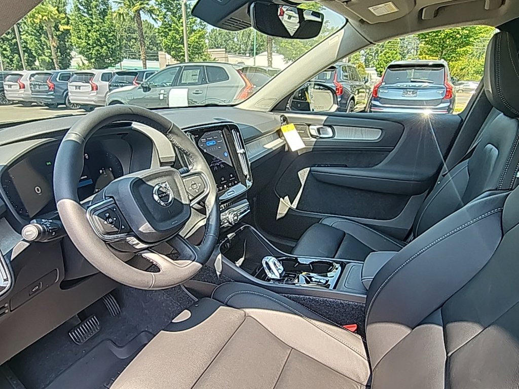 New 2026 Volvo XC40 B5 Ultra w/ Protection Package Premier AWD/4WD image 12
