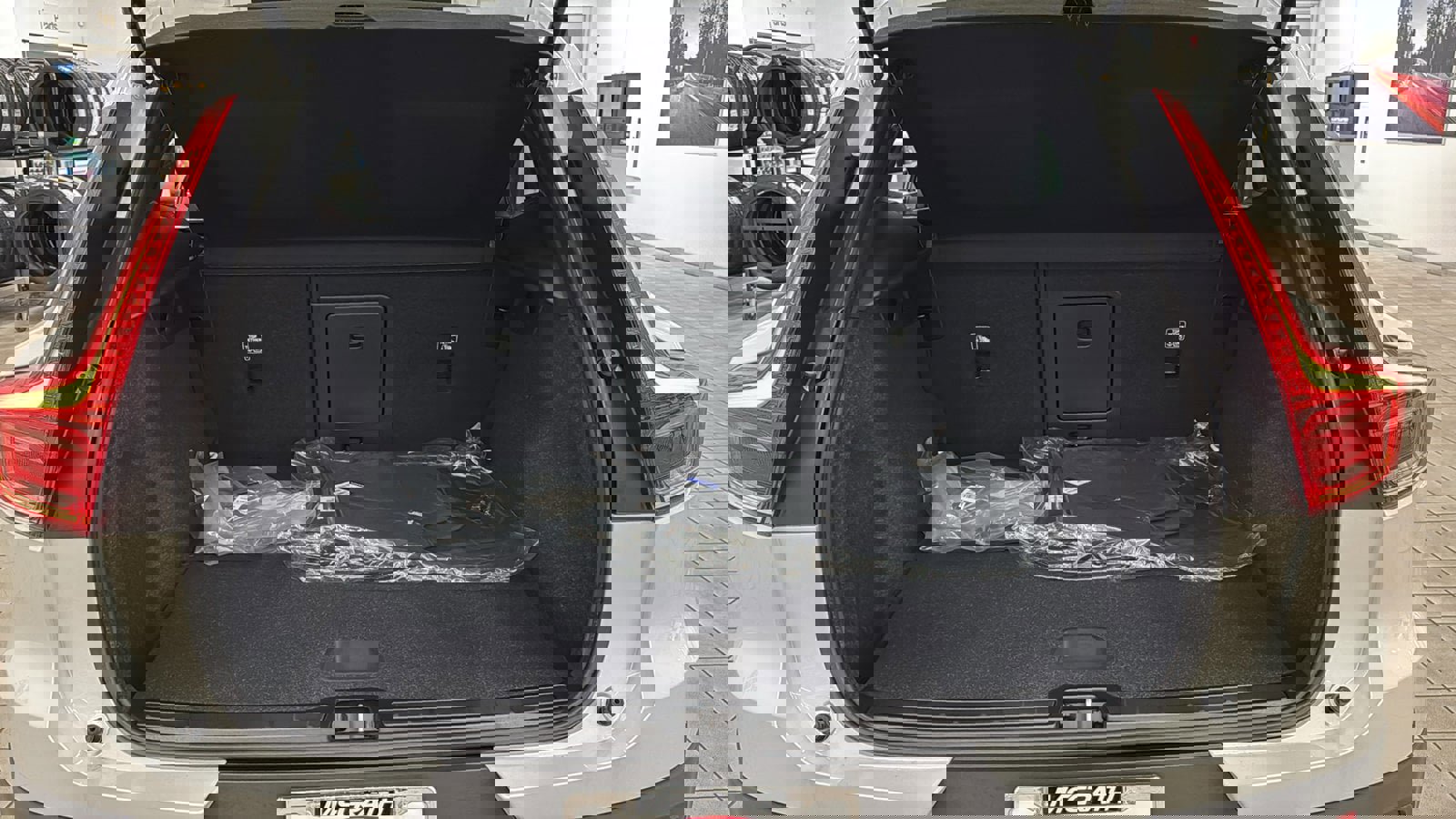 Used 2026 Volvo XC40 B5 Core w/ Climate Package image 28