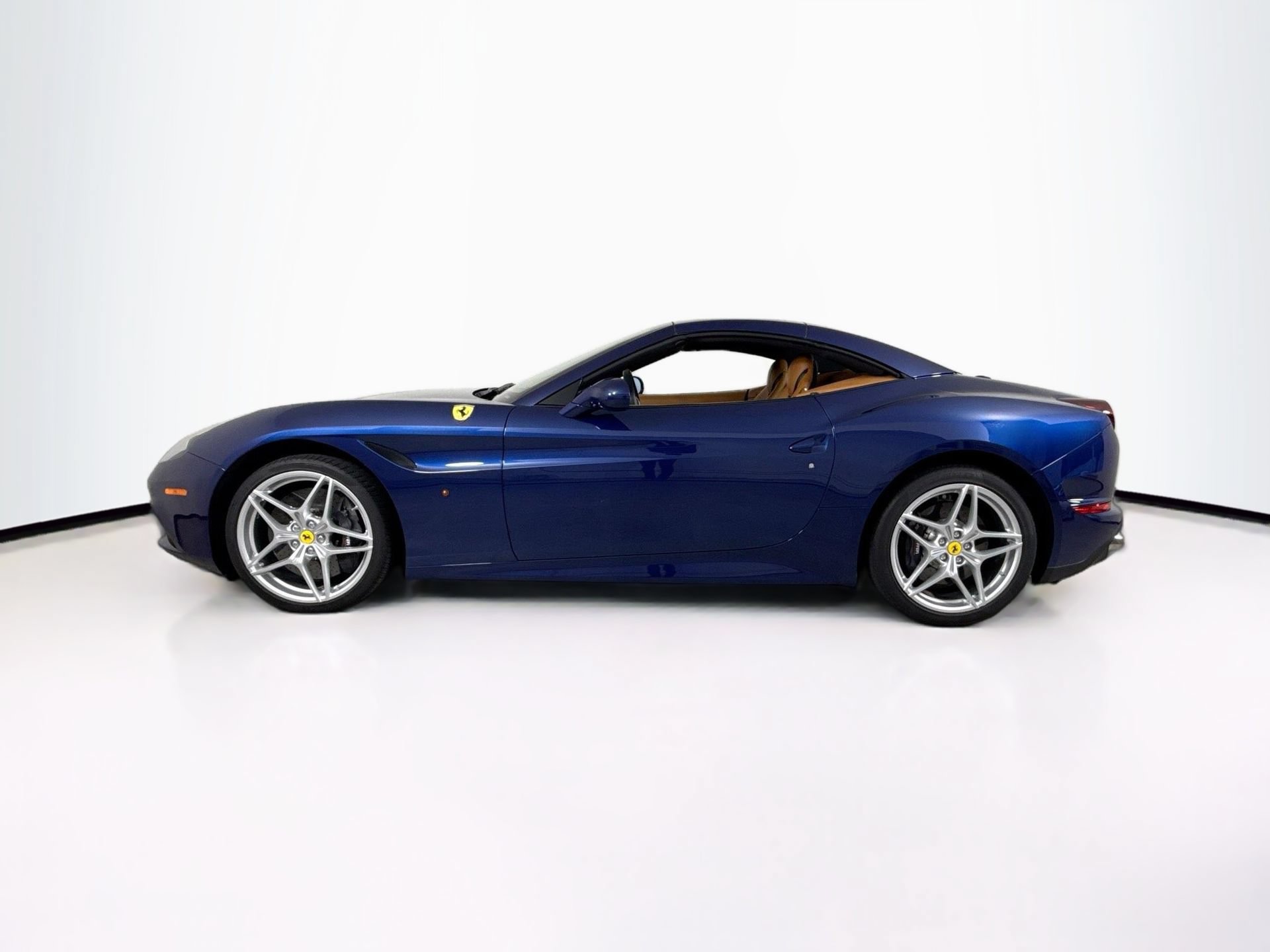 Certified 2015 Ferrari California T RWD image 4