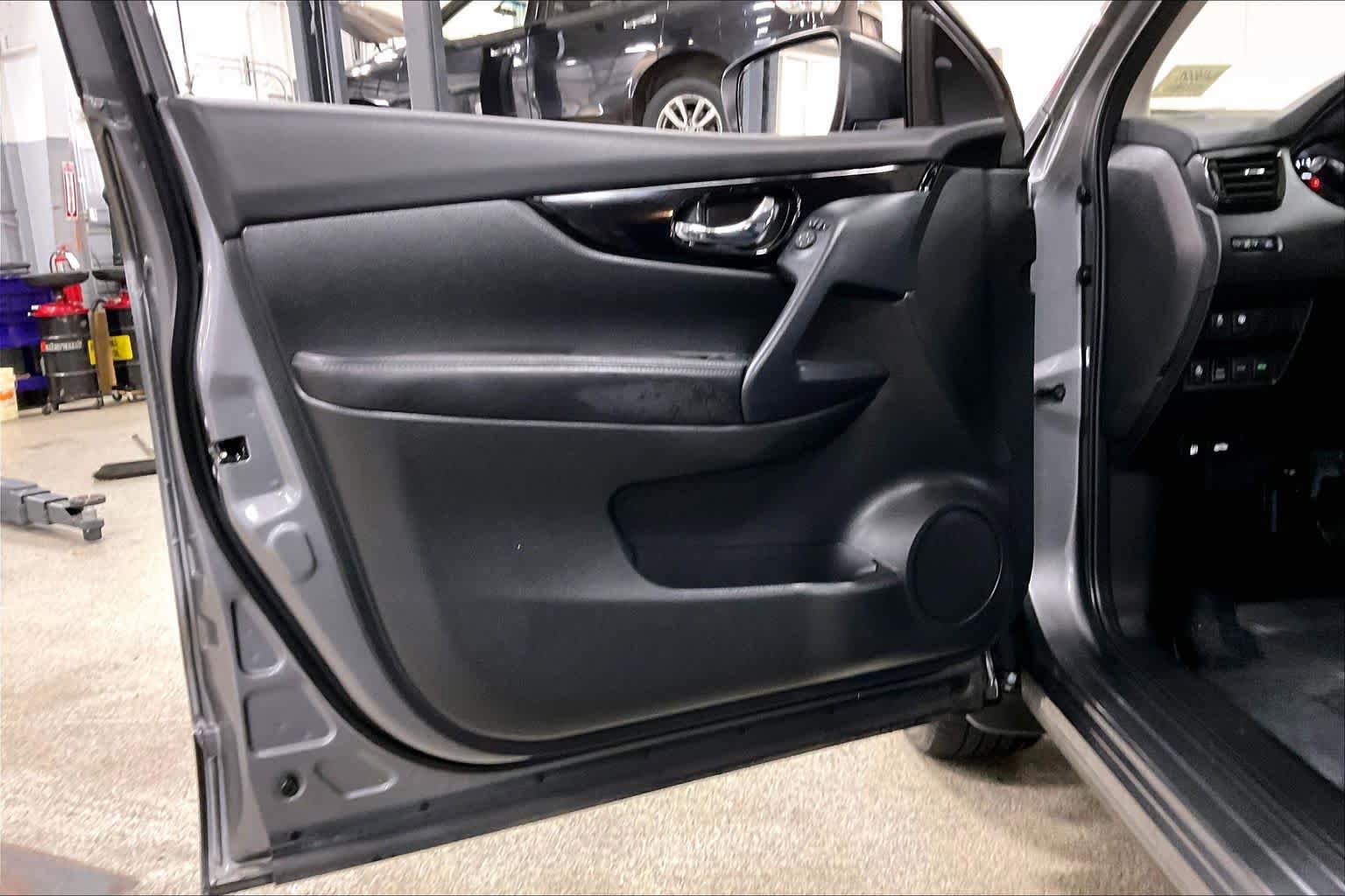 Used 2022 Nissan Rogue Sport SL AWD/4WD image 21
