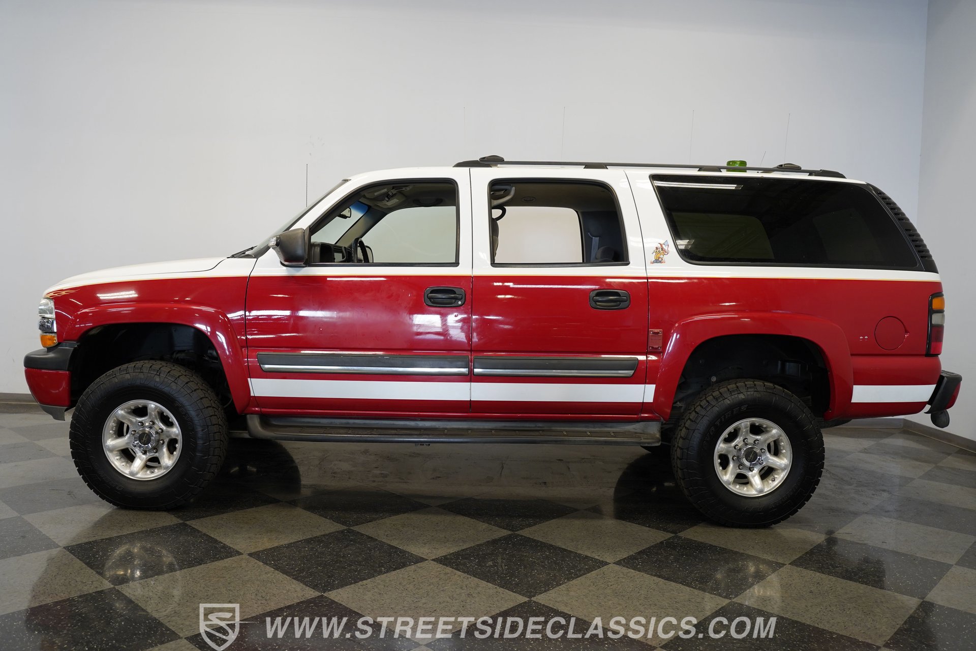 Used 2004 Chevrolet Suburban 2500 AWD/4WD image 2