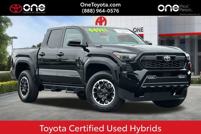 Certified 2025 Toyota Tacoma TRD Off-Road AWD/4WD image 1