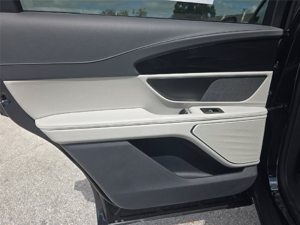 New 2026 Lincoln Nautilus Premier AWD/4WD image 9