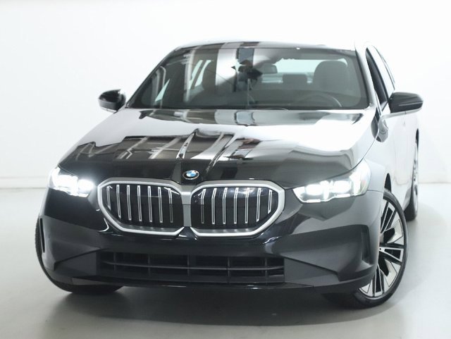 Certified 2025 BMW 530i xDrive w/ Premium Package image 3