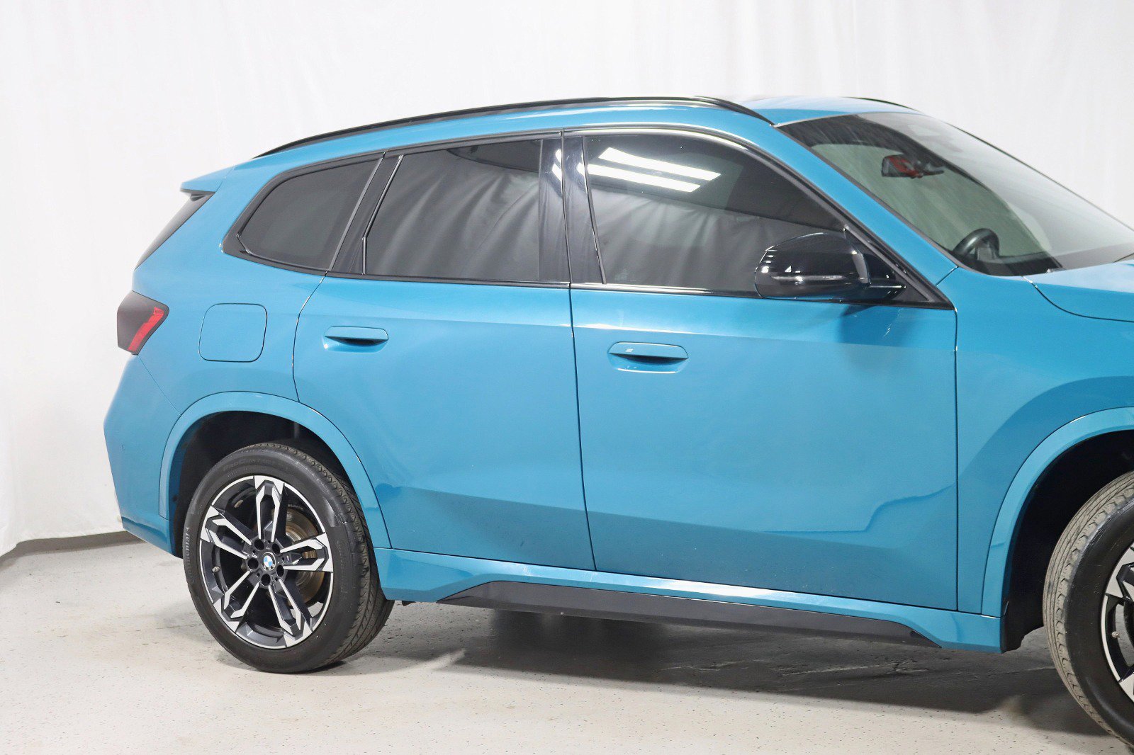 Used 2023 BMW X1 xDrive28i w/ M Sport Package image 3