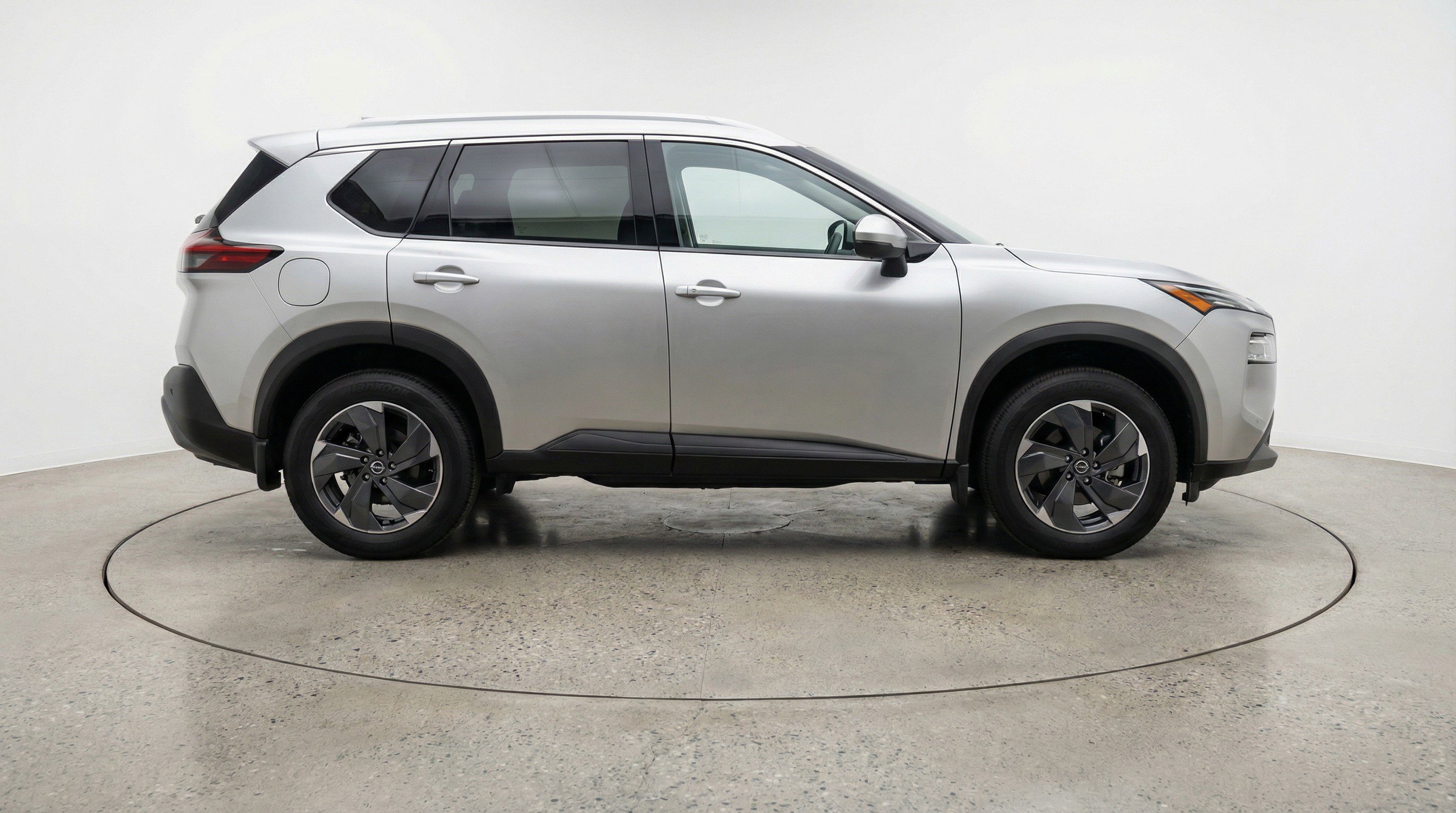 Used 2025 Nissan Rogue SV AWD/4WD image 11