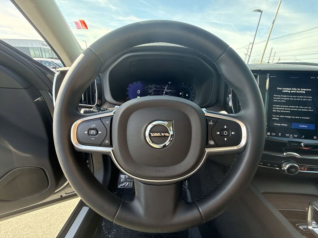 Used 2022 Volvo XC60 B5 Momentum w/ Climate Package AWD/4WD image 14