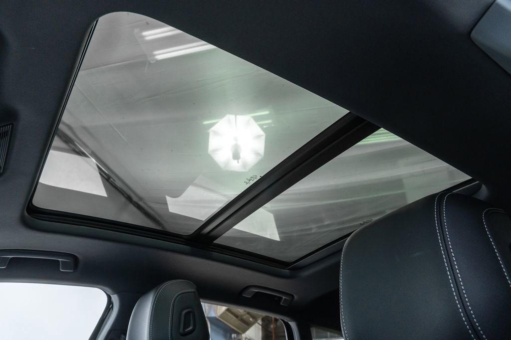 Used 2023 Audi Q4 e-tron Prestige image 26