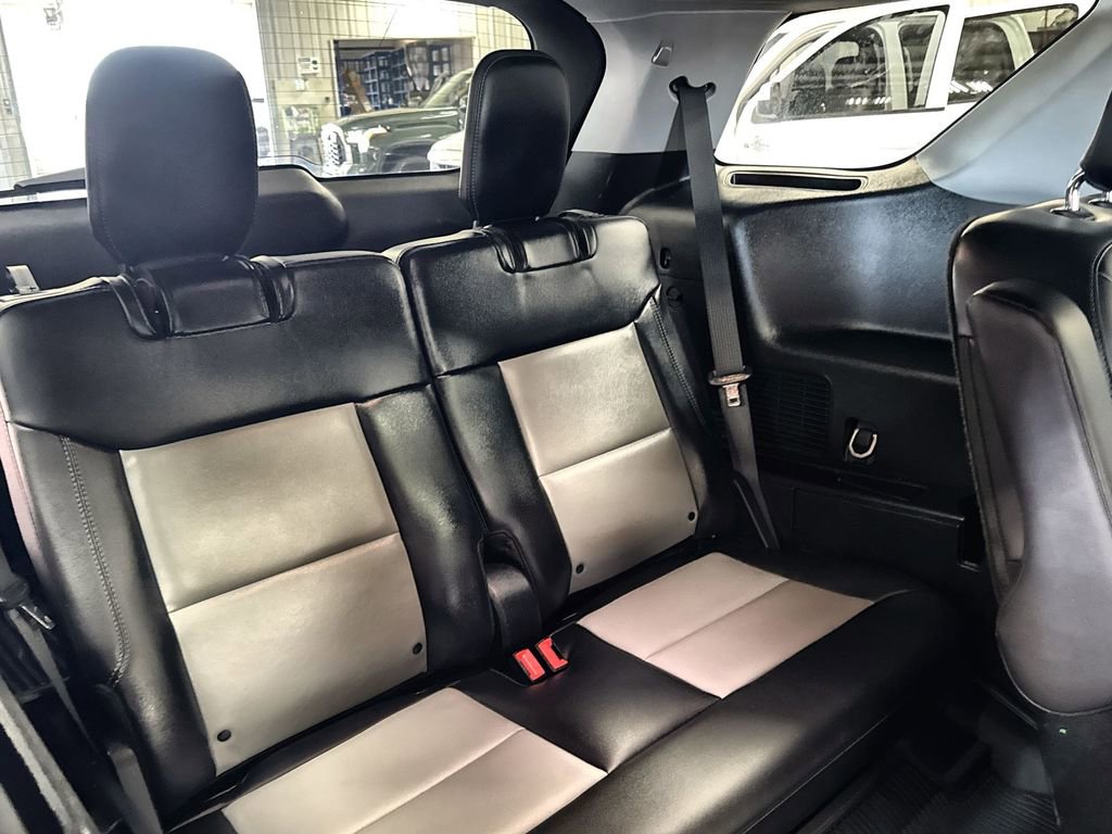 Used 2023 Ford Explorer XLT w/ Equipment Group 202A RWD image 30