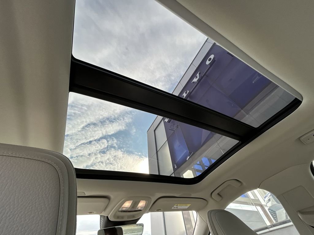 Certified 2025 Volvo S60 B5 Plus FWD image 24