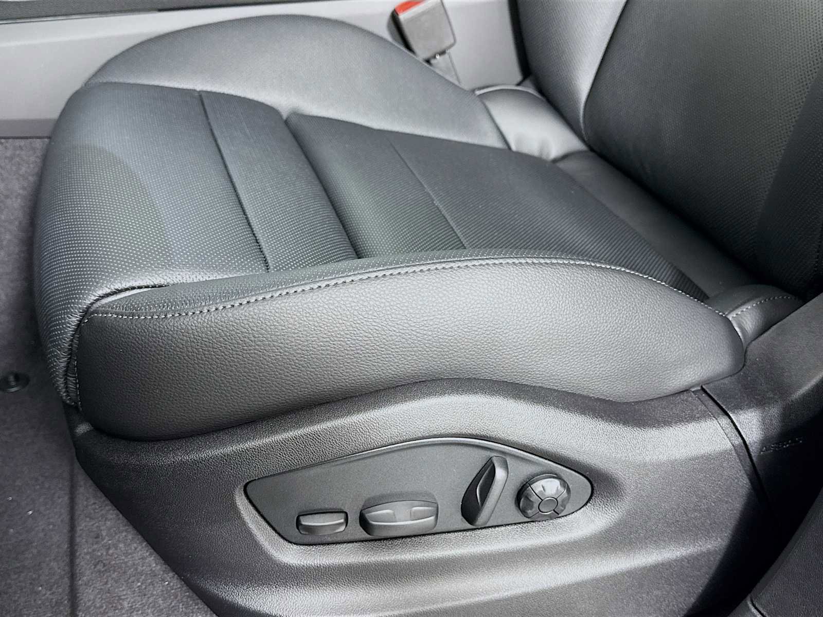 New 2026 Porsche Cayenne E-Hybrid image 13