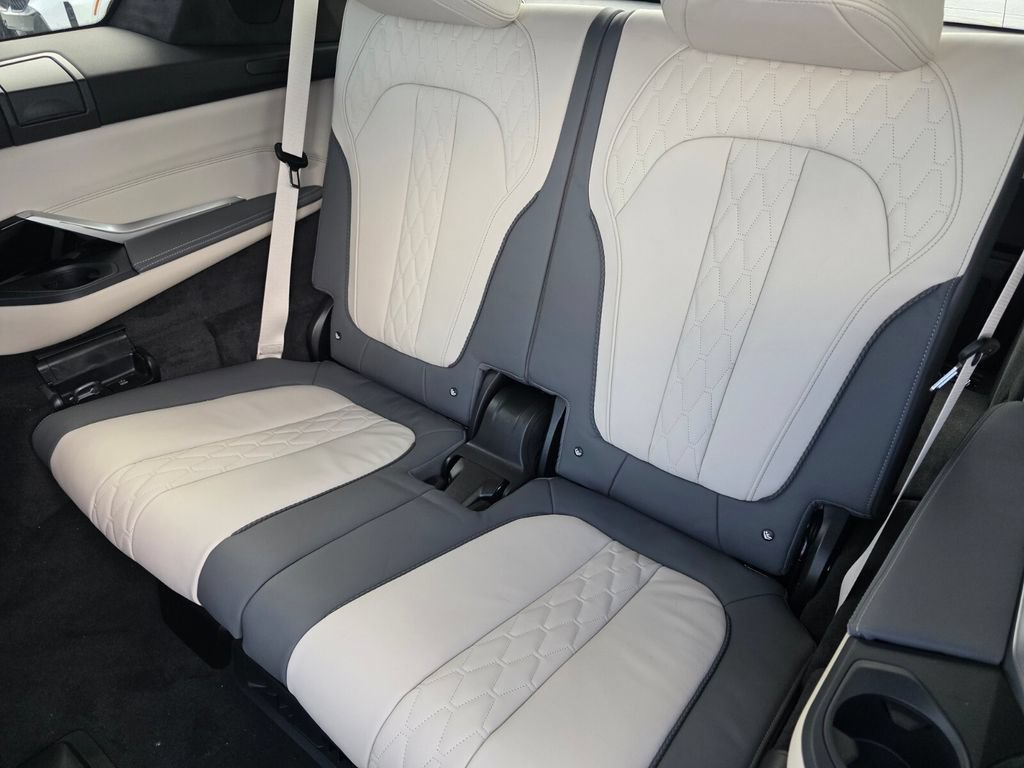 New 2027 BMW X7 M60i AWD/4WD image 13