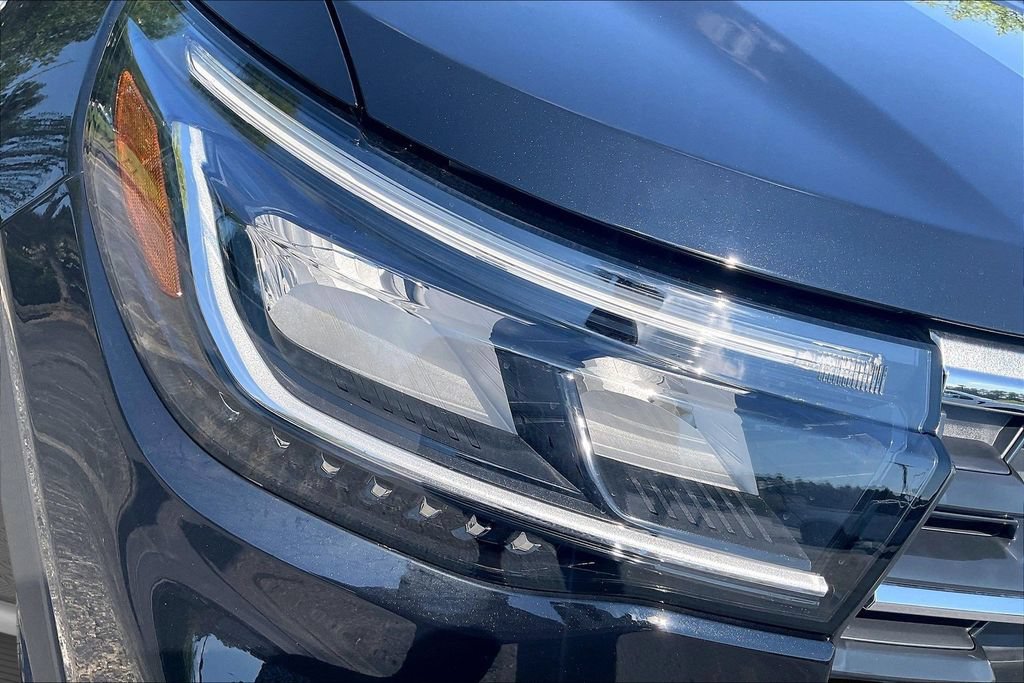 Used 2026 Ford Explorer Active AWD/4WD image 33